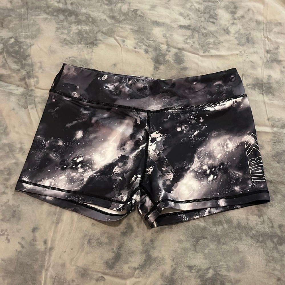 EUC - 2.5” Short I am Becoming